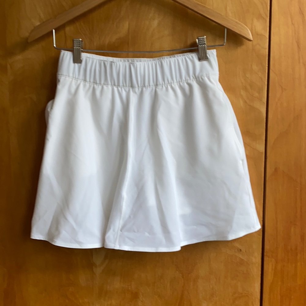 Woman’s Athleta skirt